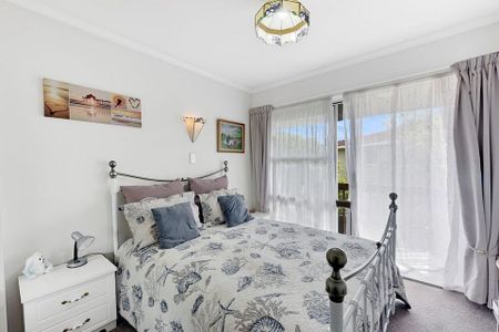 Charming 3BR Home with Sea Views !Power Included! - Photo 3