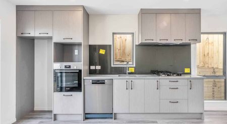 Modern 4 Bedrooms + Internal Access Garage - Photo 2