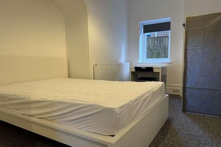 Bedroom Ground Floor Flat In Meyrick, BH3 - Photo 4