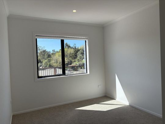 Brand new Living - Photo 1