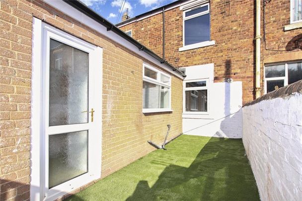 3 bedroom terraced house to rent - Photo 1