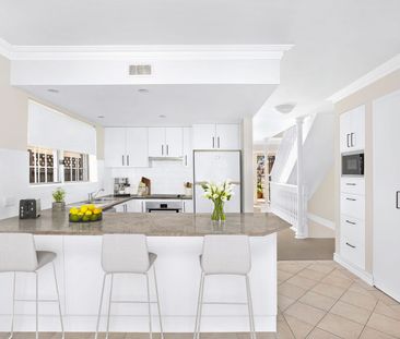 EXECUTIVE-STYLE TOWNHOUSE - Photo 3