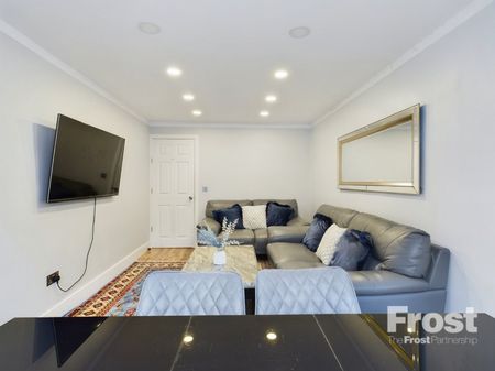 Pickwick Close, Hounslow,TW4 - Photo 2