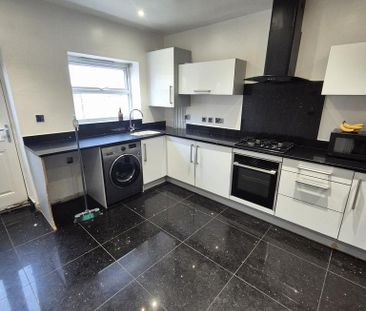 5 bedroom terraced house to rent - Photo 4