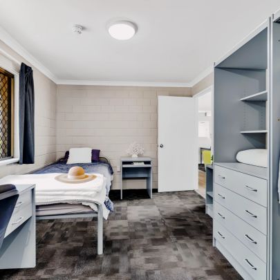 4 Bedroom Apartment south En-Suite - Photo 1