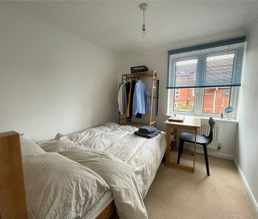 3 bedroom flat to rent - Photo 4