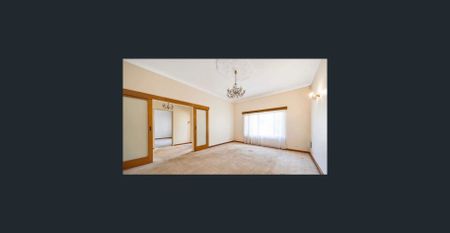 Large 3 Bedroom Home in a Great Spot - Photo 5