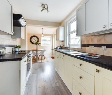 2 bedroom cottage to rent Wickham Road, Fareham, Hampshire, PO16 - Photo 2