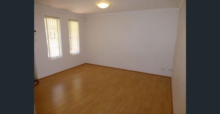 Modern easy care home - Photo 2