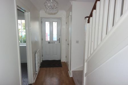 3 bedroom link detached house to rent - Photo 3