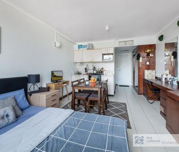 Studio Apartment - Photo 1