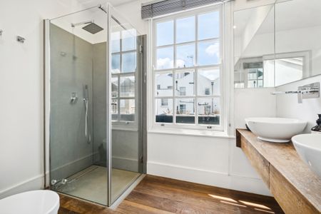 Beautifully Finished One-Bedroom Apartment on Chepstow Villas - Photo 2
