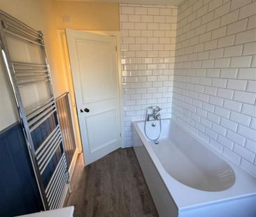 4 bedroom detached house to rent - Photo 2