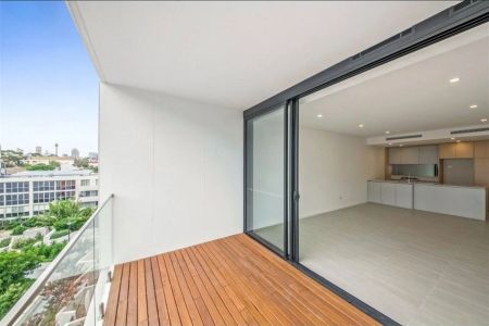 Modern 2-Bedroom Apartment with Parking in the Heart of Camperdown - Photo 3
