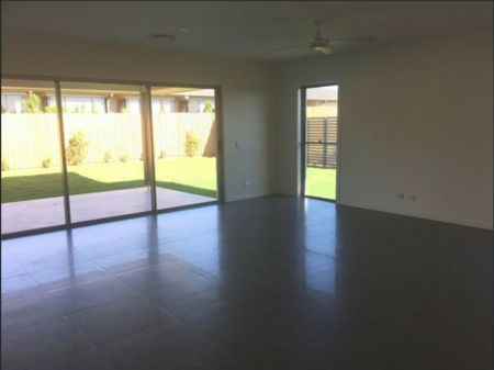 17 Coolock Place, Nudgee QLD, Belconnen - Photo 2