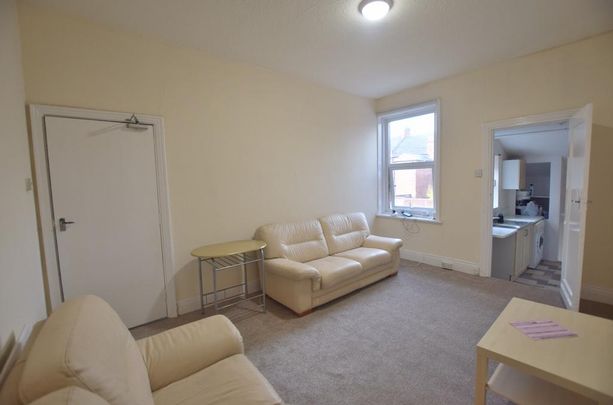 3 bedroom flat to rent - Photo 1