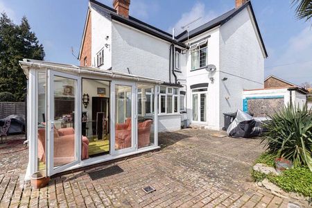 5 bedroom semi-detached house to rent - Photo 2