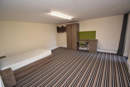 7 bedroom flat to rent - Photo 4