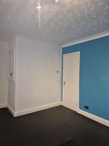 2 bedroom semi-detached house to rent - Photo 3