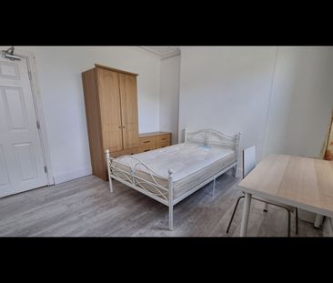 4 Bed Terraced House, City Road, NG7 - Photo 4