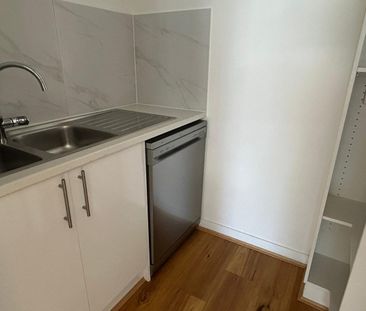 Stunning newly built townhouse in highly sought after Modbury - Photo 3