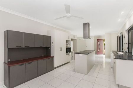 34 Donostia Crescent, Bushland Beach - Photo 3