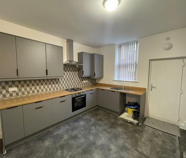 2 bed terraced house to rent in Grange Street, Burnley, BB11 - Photo 5