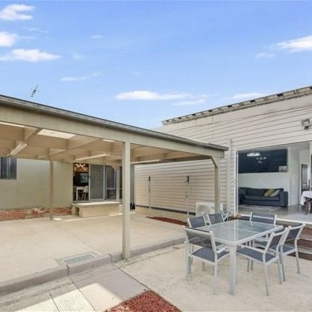 Modern 2-Bed, 2-Bath Home with Double Garage – South Wentworthville - Photo 4
