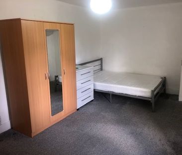 Room in a Shared House, Haig Road West, E13 - Photo 1