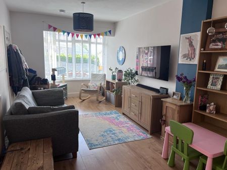 3 bedroom semi-detached house to rent - Photo 2