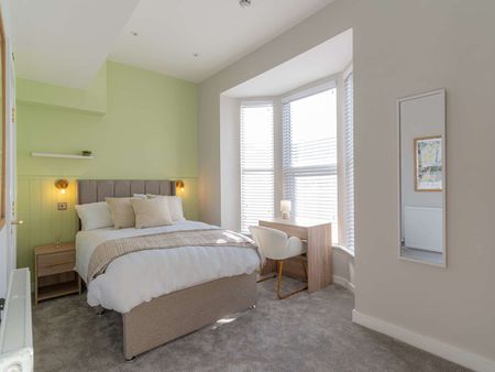 LUXURIOUS, BRAND NEW, STYLISH DOUBLE ROOM WITH EN-SUITE NOW AVAILABLE! Room 3 - Photo 4