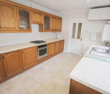 The Parade, Trallwn, Pontypridd, CF37 - Photo 3