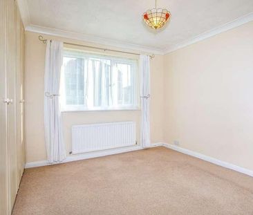 St. Annes Way, Redhill, RH1 - Photo 4