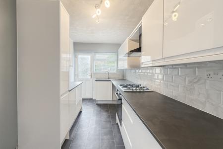 3 bedroom terraced house to rent - Photo 5