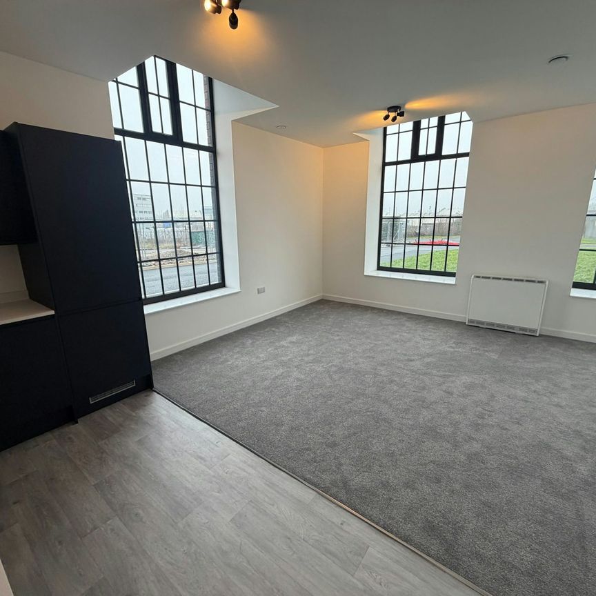 Flat to rent on - Photo 1