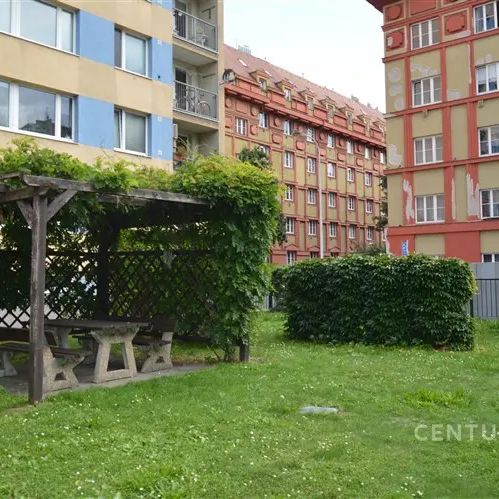 Luxusní funglovka po komplet rekonstrukci 1+kk v Holešovicích - Photo 1