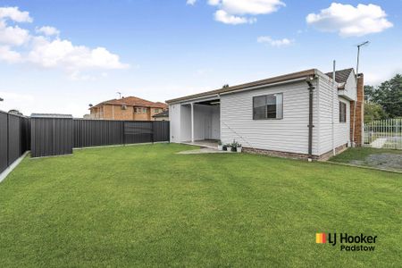 Move-In Ready! Freshly Renovated 3-Bedroom Home - Photo 3