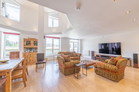 2 bedroom flat to rent - Photo 2