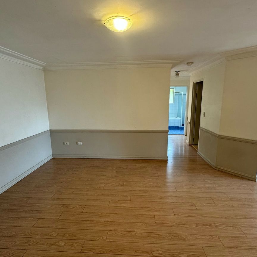 Availabe 13 March - Photo 1