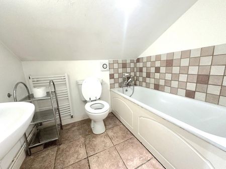3 bedroom flat to rent - Photo 5