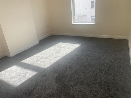 2 bedroom end of terrace house to rent - Photo 3