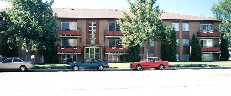 Sussex House Apartments | 2512 Louise Street, Saskatoon - Photo 1