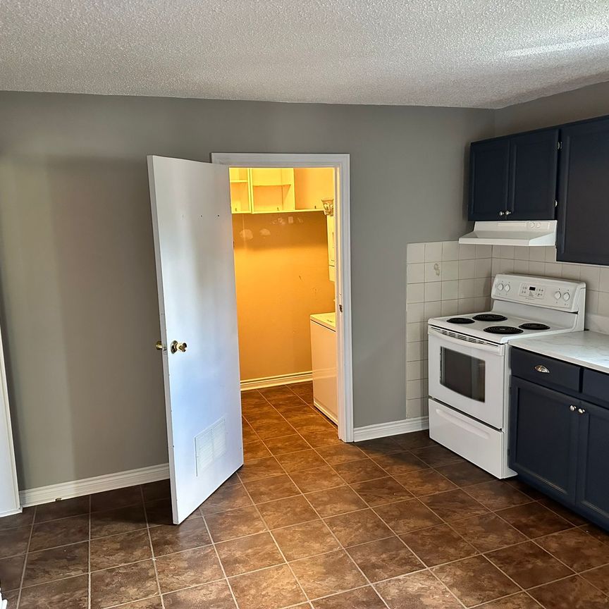 For Lease - 613 Perry Street Unit# Main, Whitby, Ontario - Photo 1