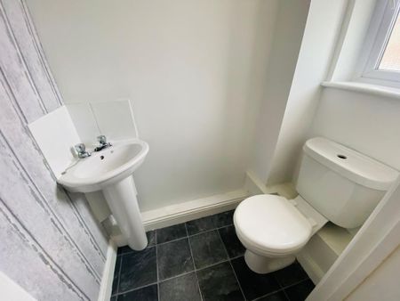 3 bedroom terraced house to rent - Photo 4