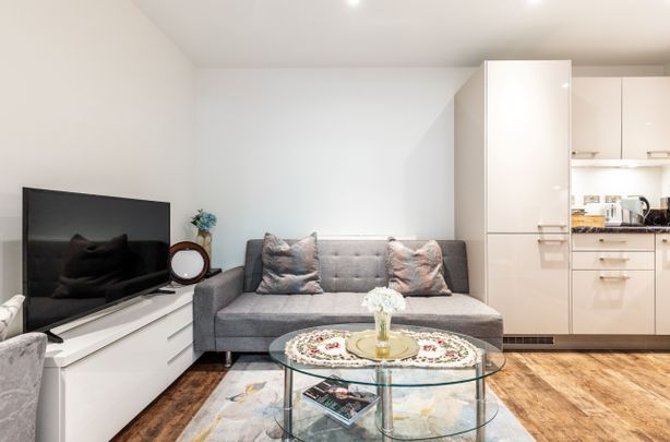 3 Bed Flat, Valetta House, SW11 - Photo 1