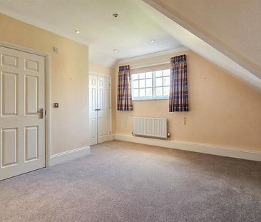 3 bedroom end of terrace house to rent - Photo 2