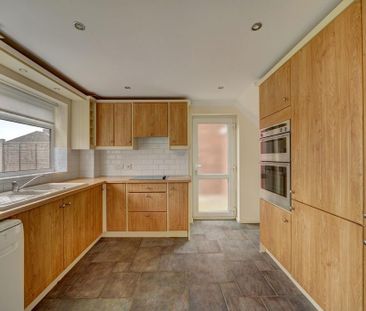 3 bedroom semi-detached house to rent - Photo 1