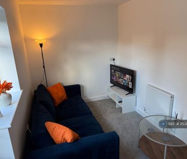 1 bedroom in a house share to rent - Photo 2