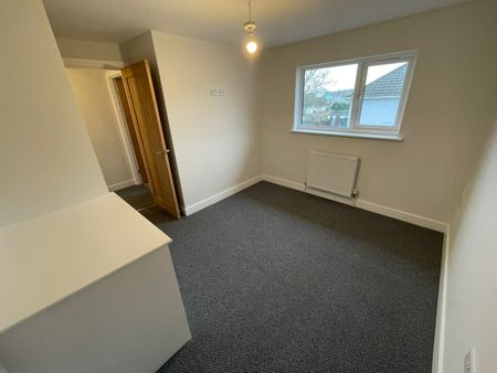 4 Bed Terraced House, Hellier Walk, BS13 - Photo 2