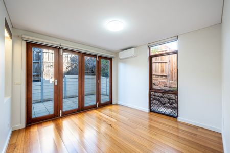 1/30 Ormond Road, Ascot Vale VIC 3032 - Photo 2